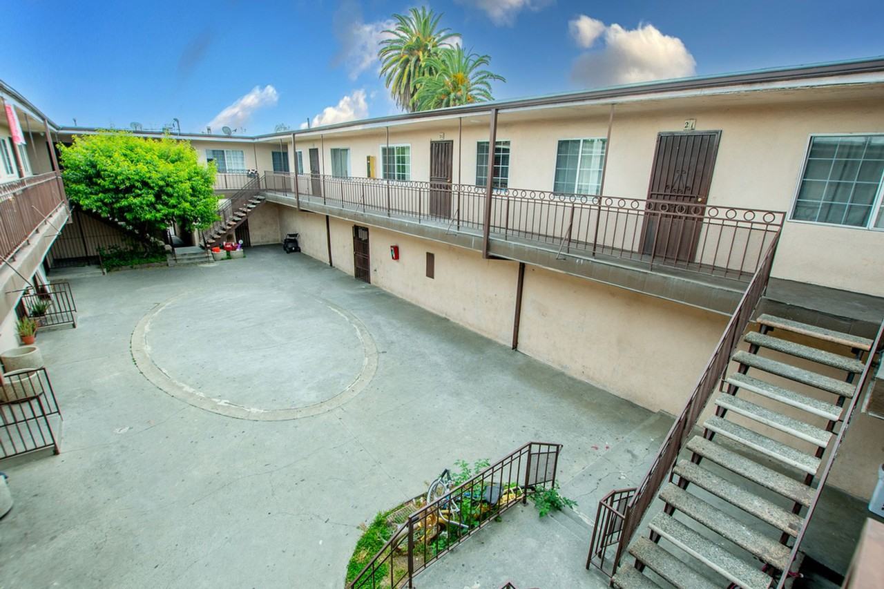 10520 S Figueroa Street - Photo 4 of 14