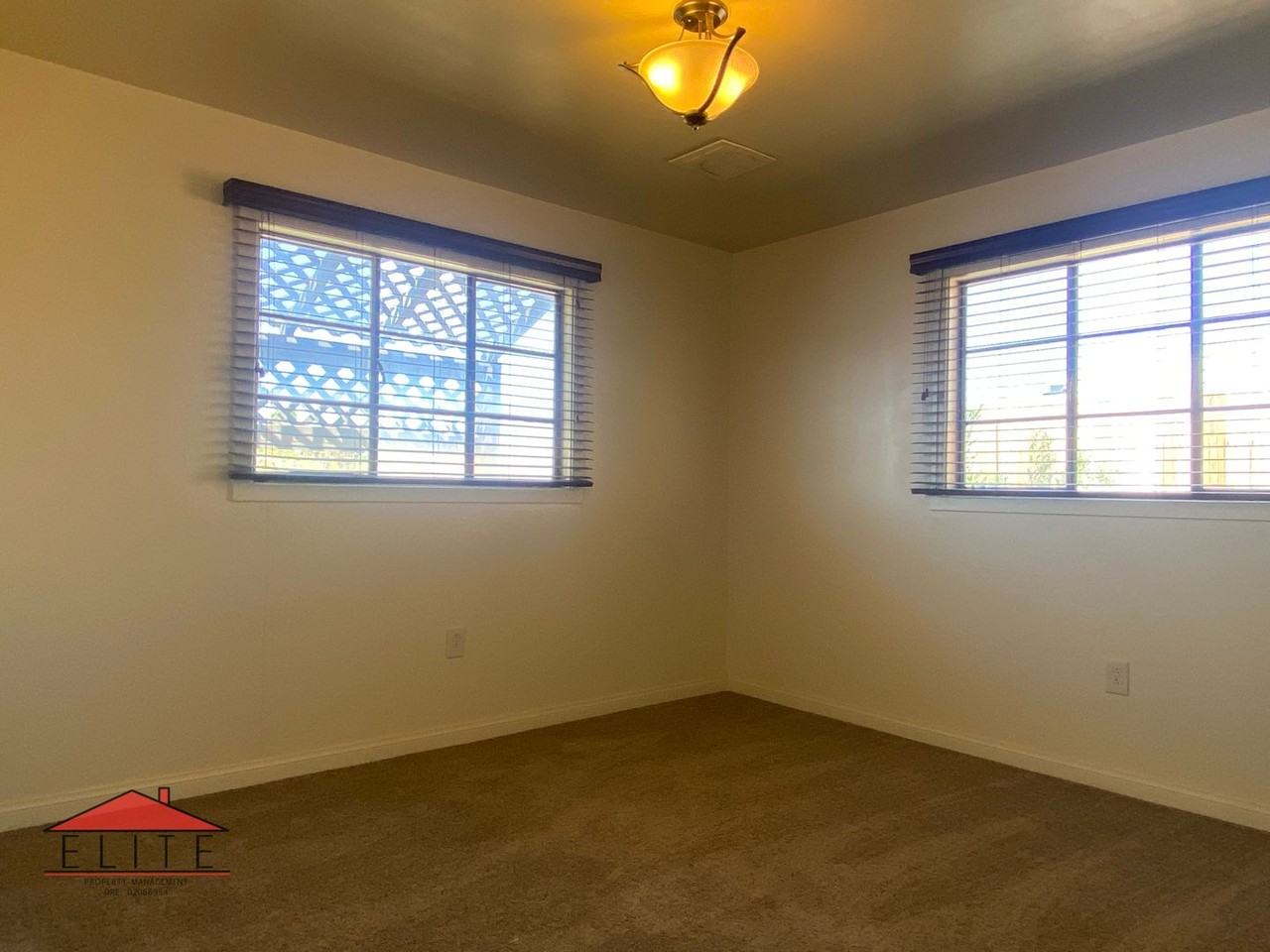 708 S Allen St - Photo 3 of 17