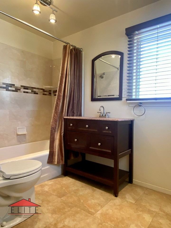 708 S Allen St - Photo 4 of 17