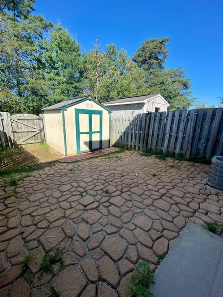 9926 W Midland Way - Photo 4 of 8
