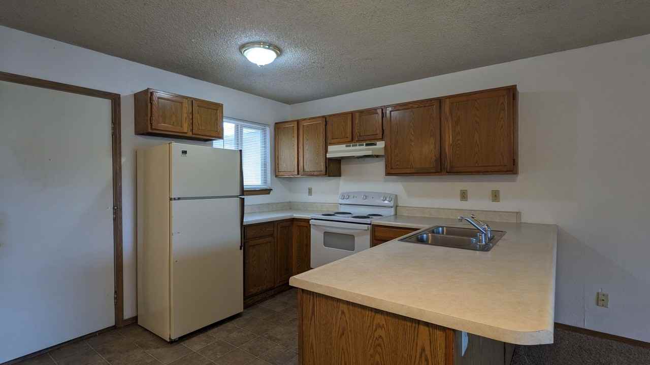 1299 Vondelpark Dr - Photo 4 of 10
