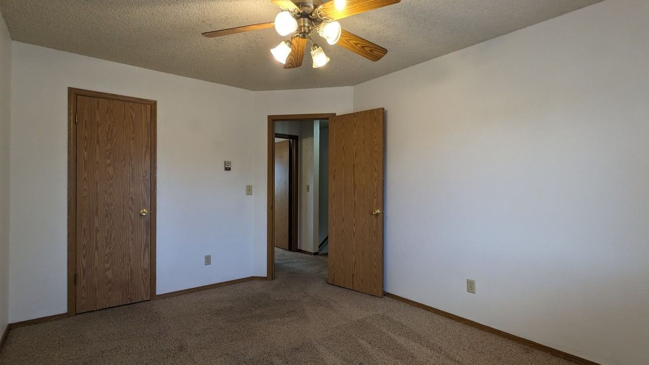 1299 Vondelpark Dr - Photo 7 of 10