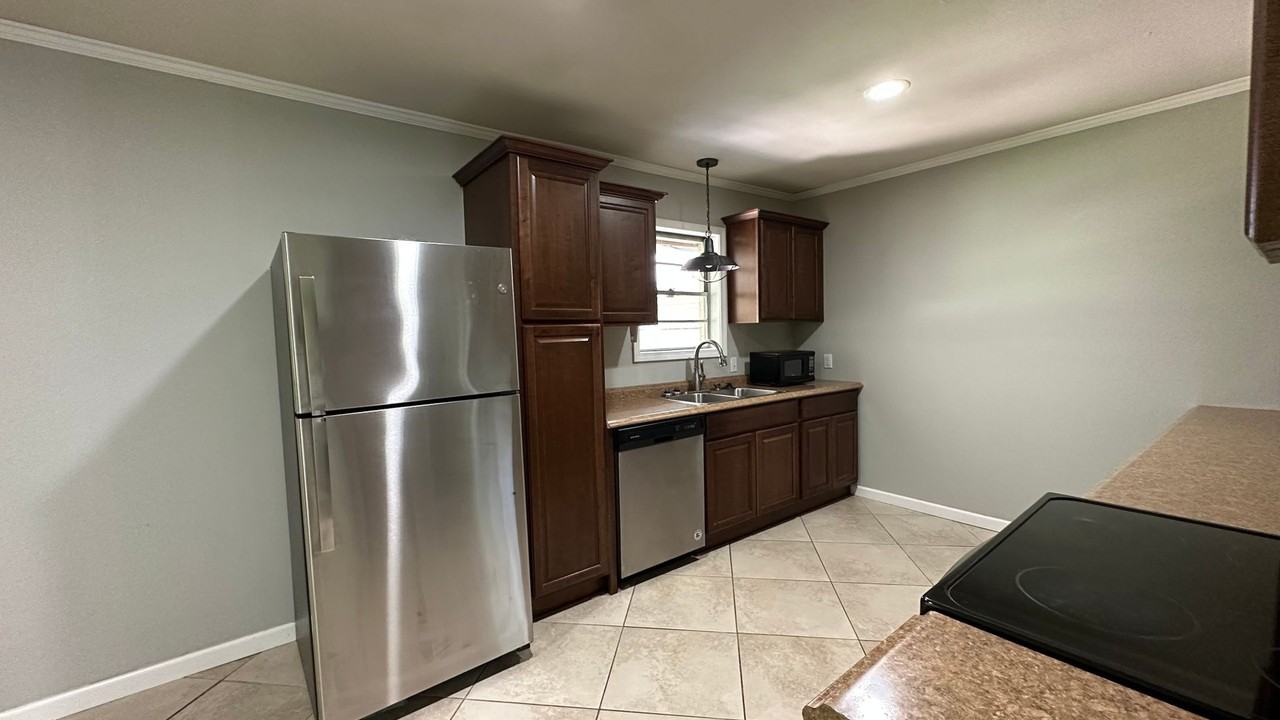 1605 Bois Darc Pl - Photo 3 of 20