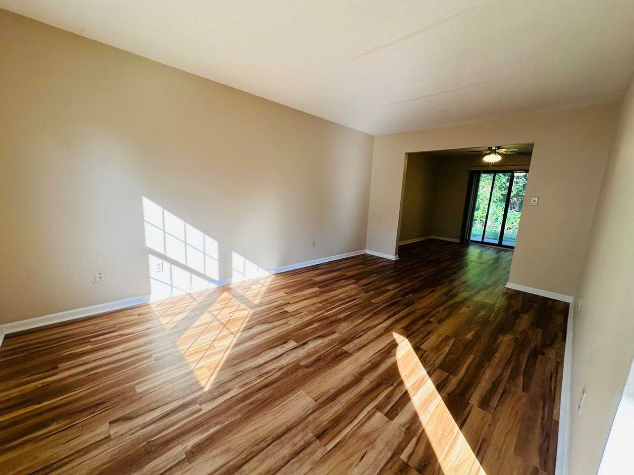 105 Franklin Parke Ct - Photo 2 of 13