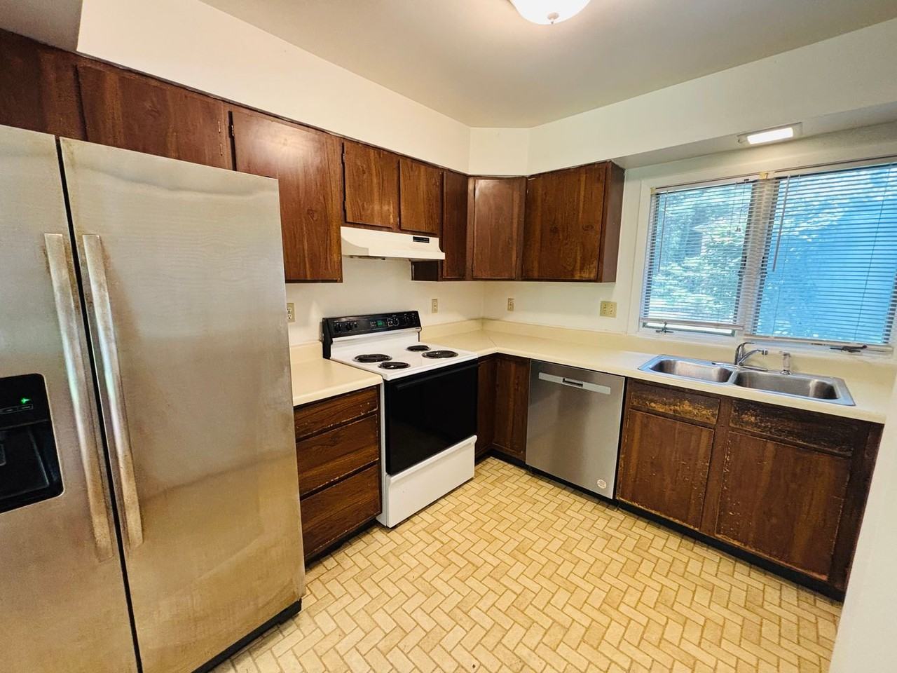 328 Shenandoah Cir - Photo 2 of 18