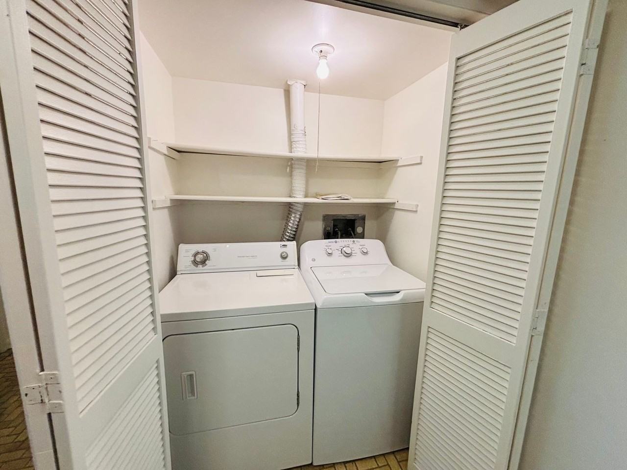 328 Shenandoah Cir - Photo 4 of 18