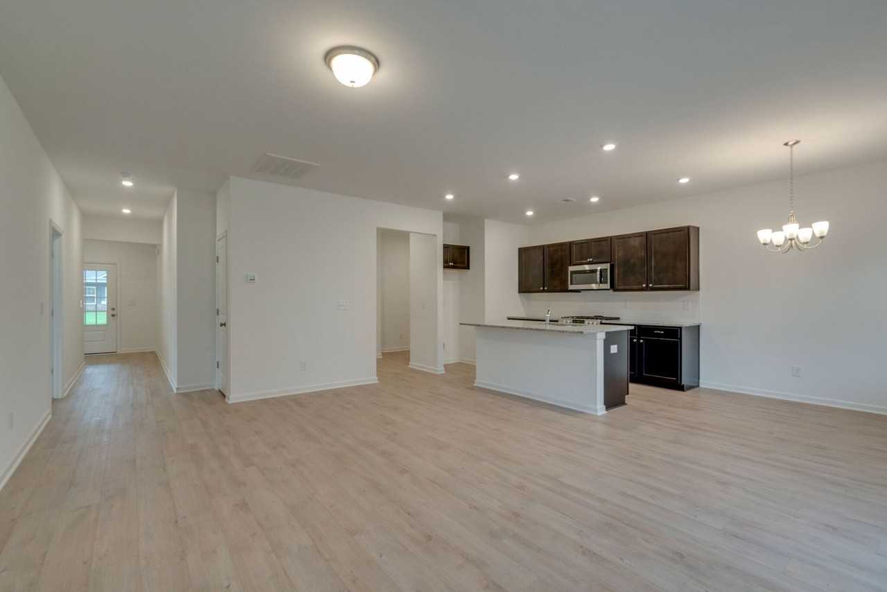 2100 Franks Ct - Photo 5 of 26