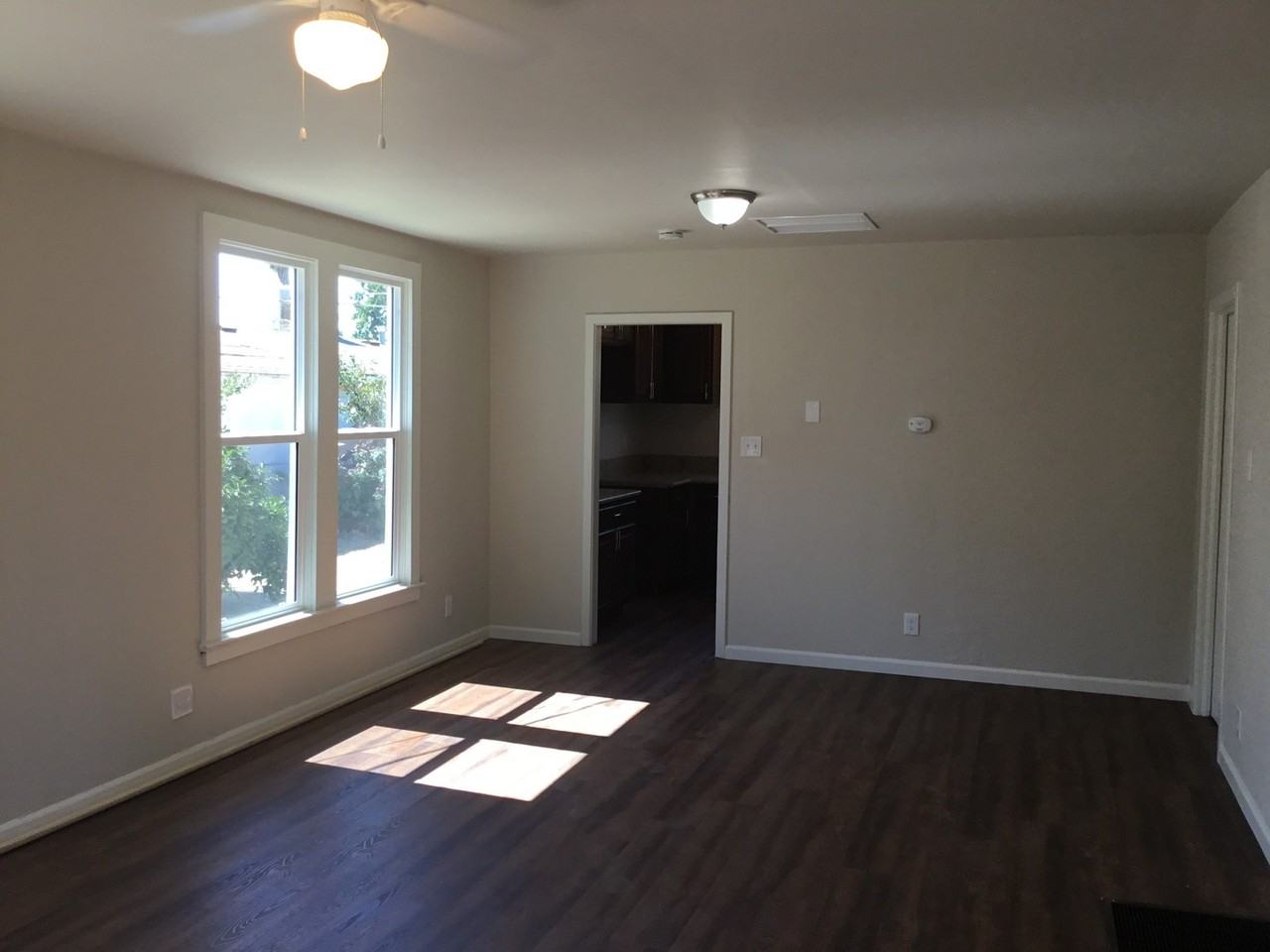 1207 Sanger Ave - Photo 3 of 13