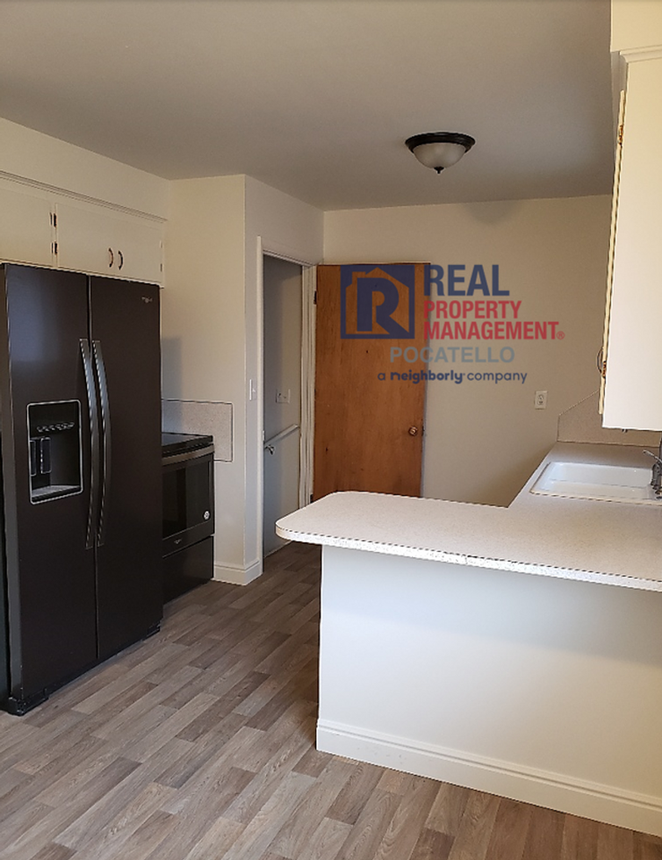 216 Thurston Ave - Photo 3 of 24