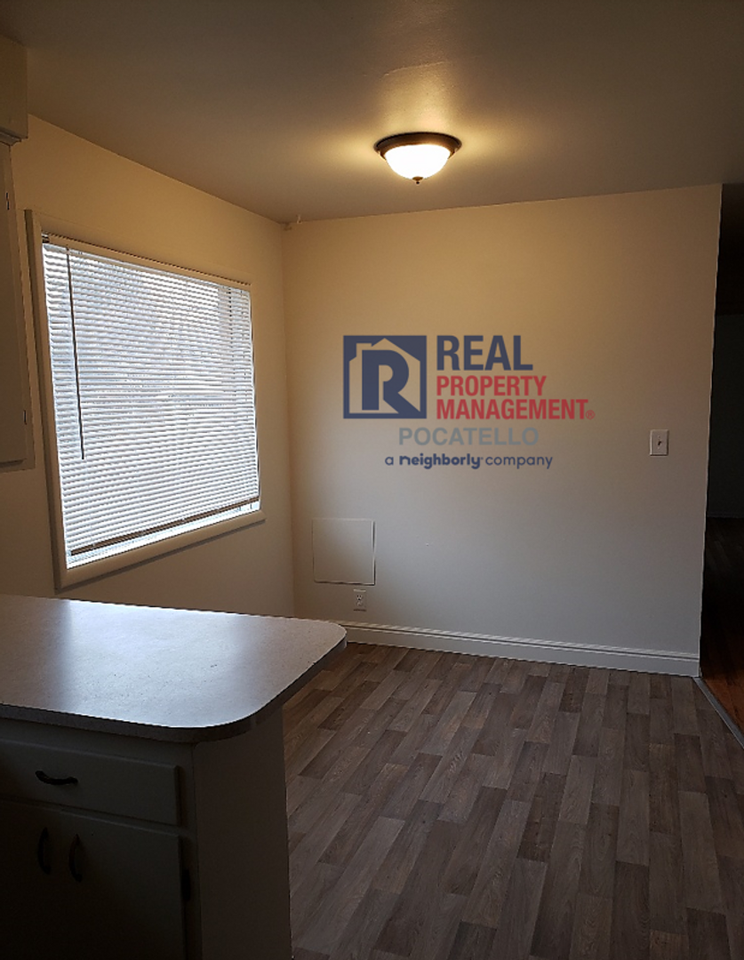 216 Thurston Ave - Photo 6 of 24