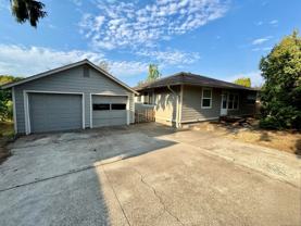 915 Nw Sycamore Ave - Photo 1 of 1
