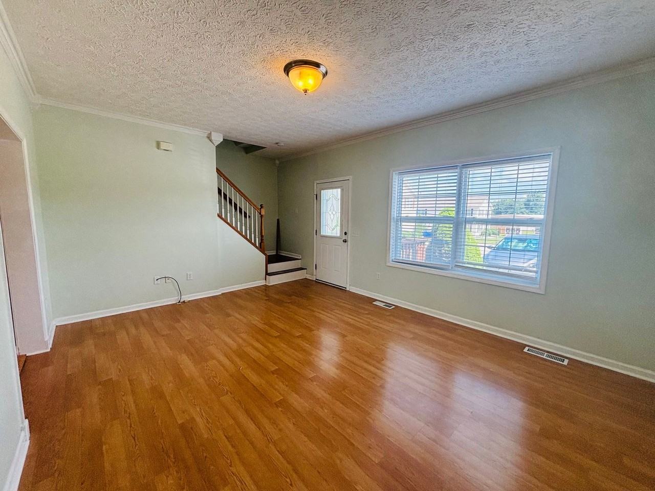 1626 Providence Blvd - Photo 4 of 13