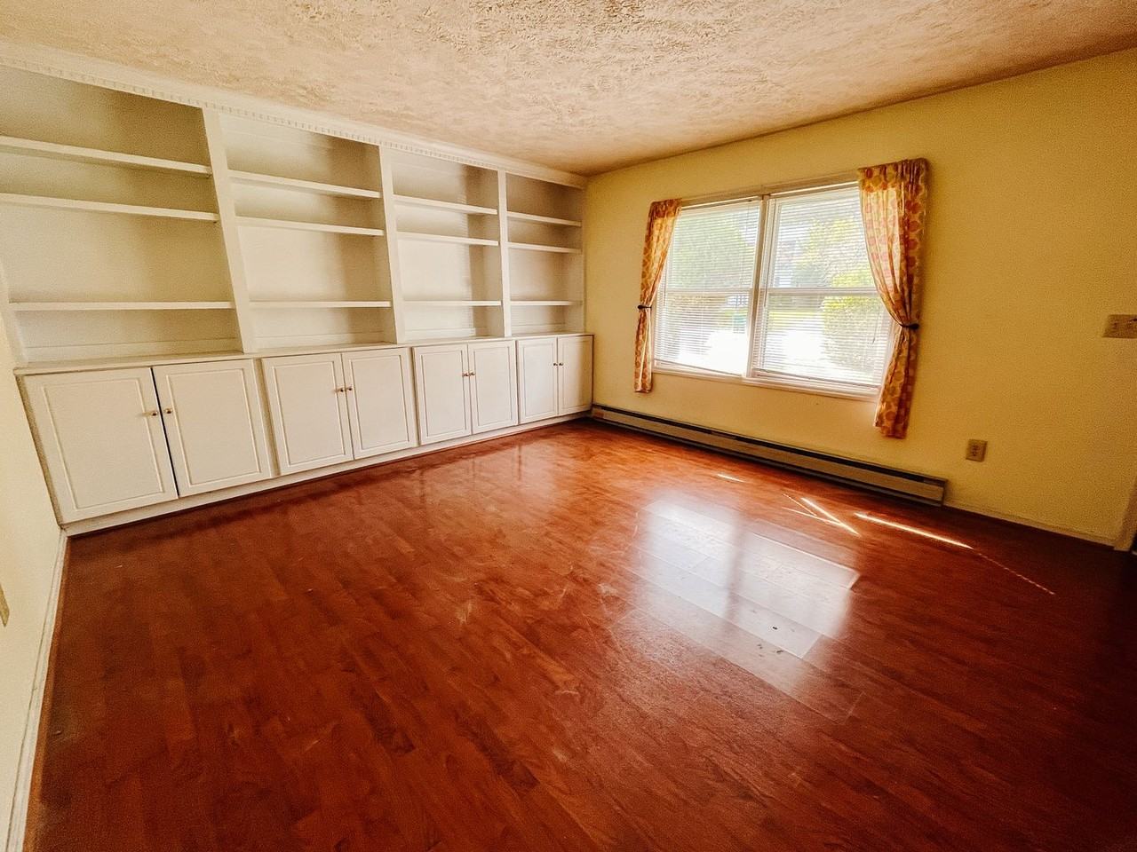 2505 Plymouth St - Photo 4 of 8