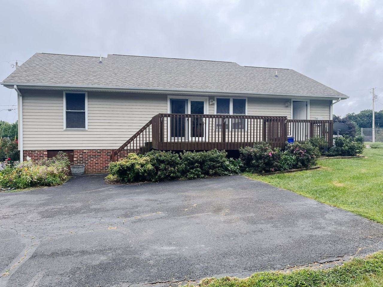 140 Cullen Ct - Photo 2 of 4