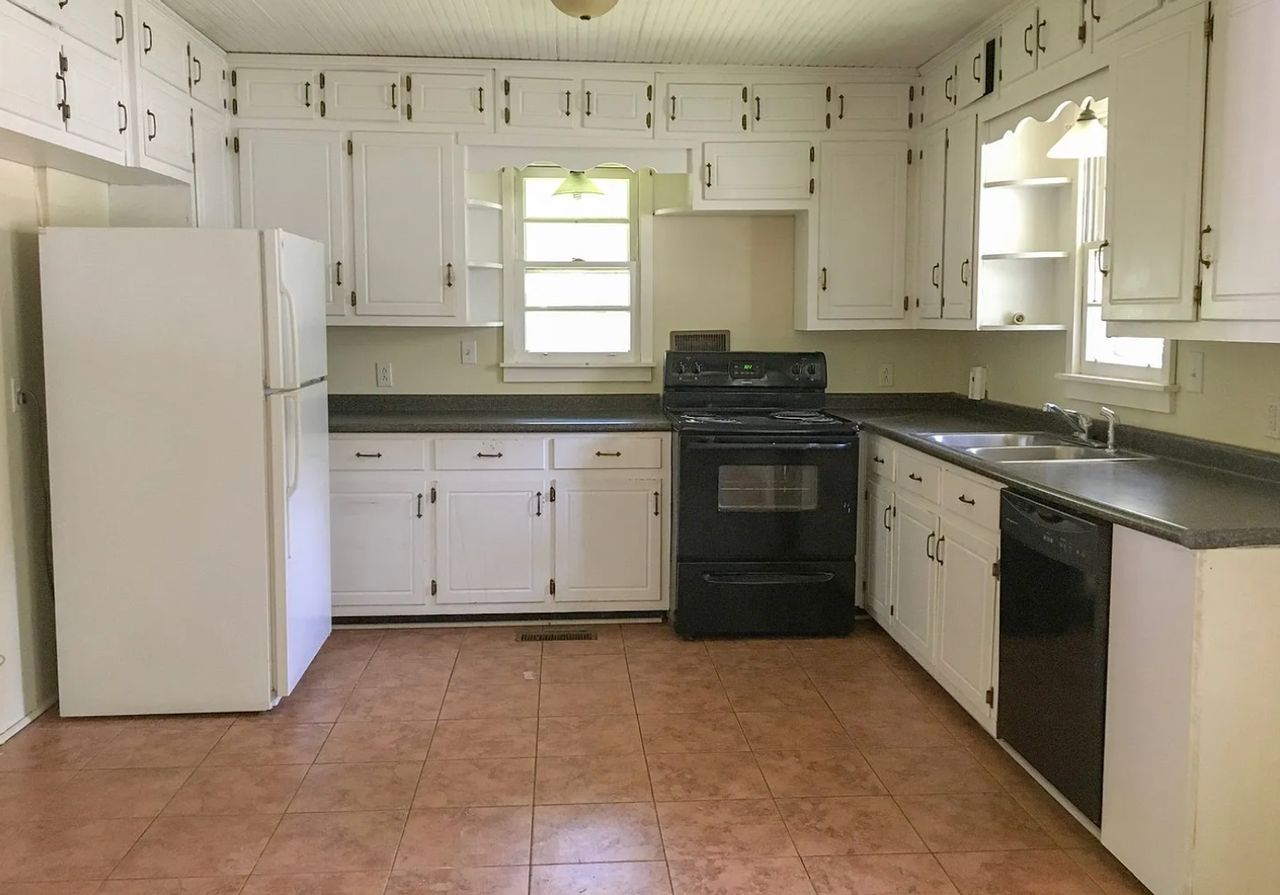 3212 Harrison Rd - Photo 3 of 13