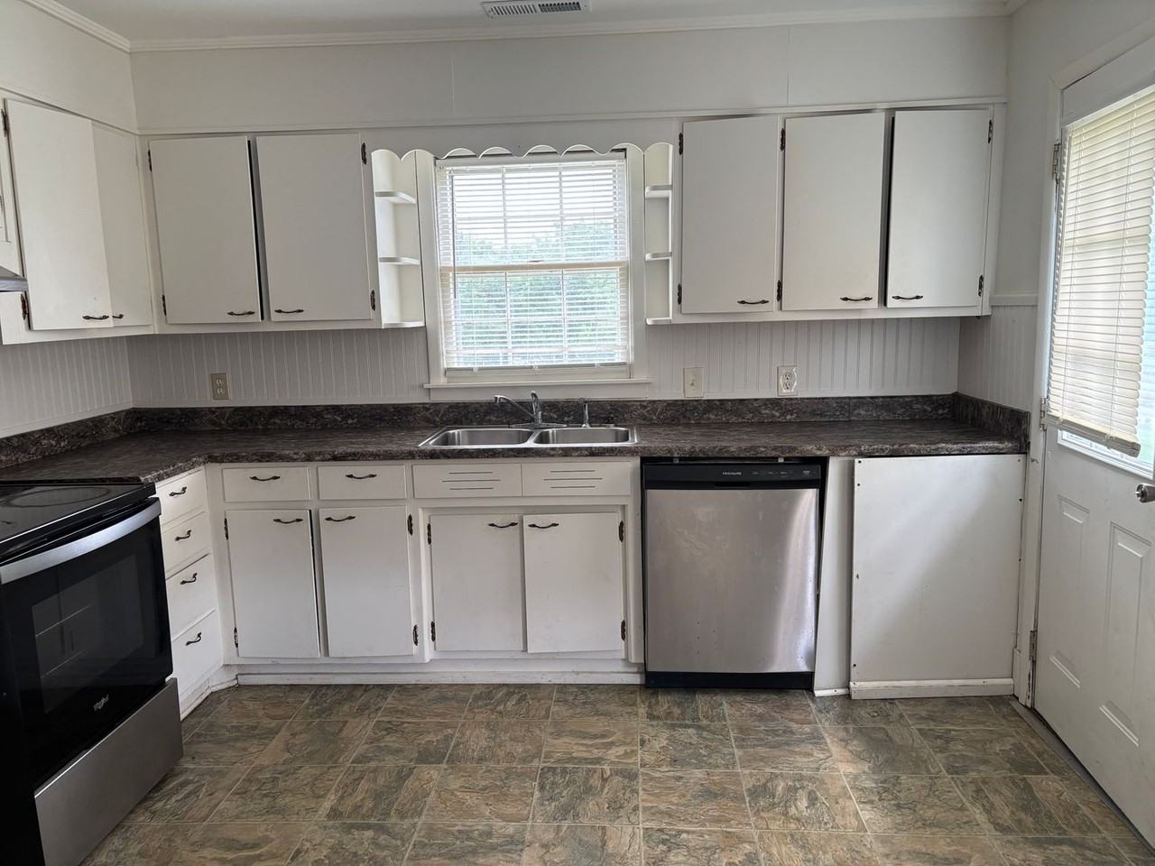 400 W Market St - Photo 2 of 9