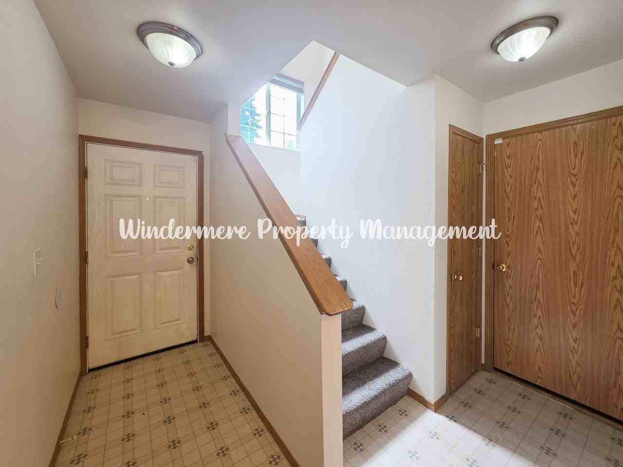 1998 Ne Green Glen Ln - Photo 2 of 12