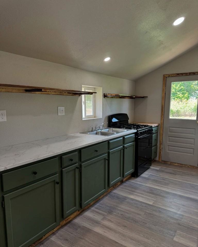 1016 Harold St - Photo 2 of 5