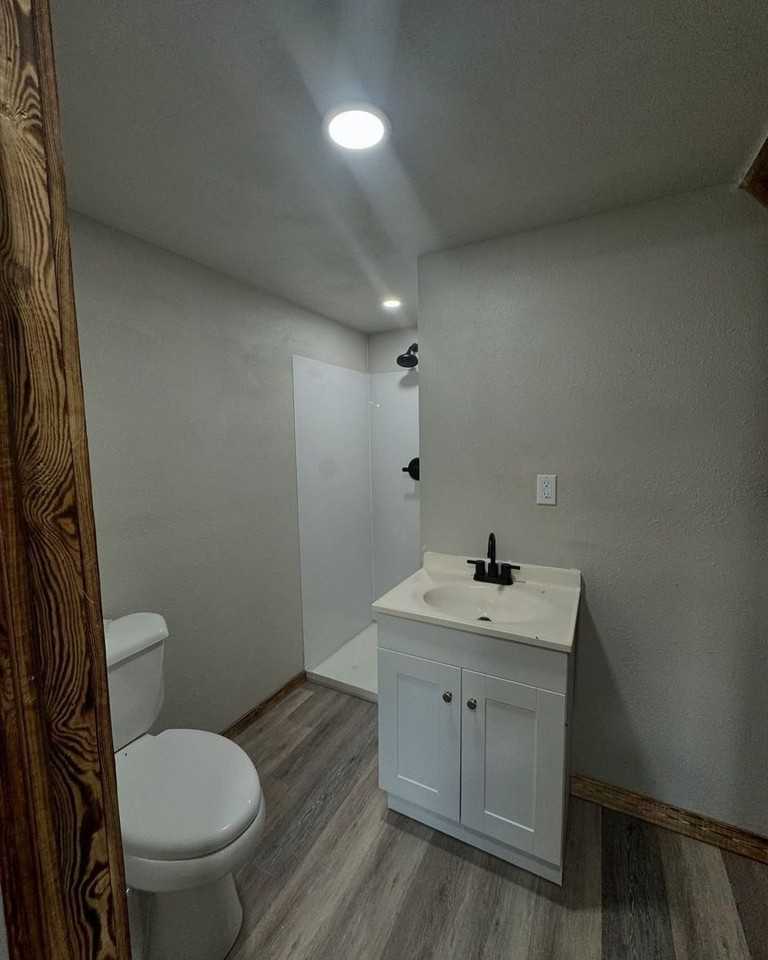 1016 Harold St - Photo 3 of 5