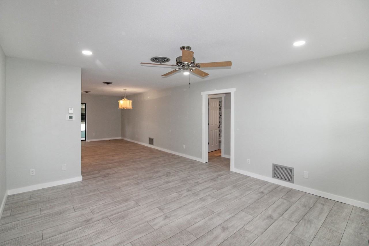 1616 Jupiter Rd - Photo 3 of 17