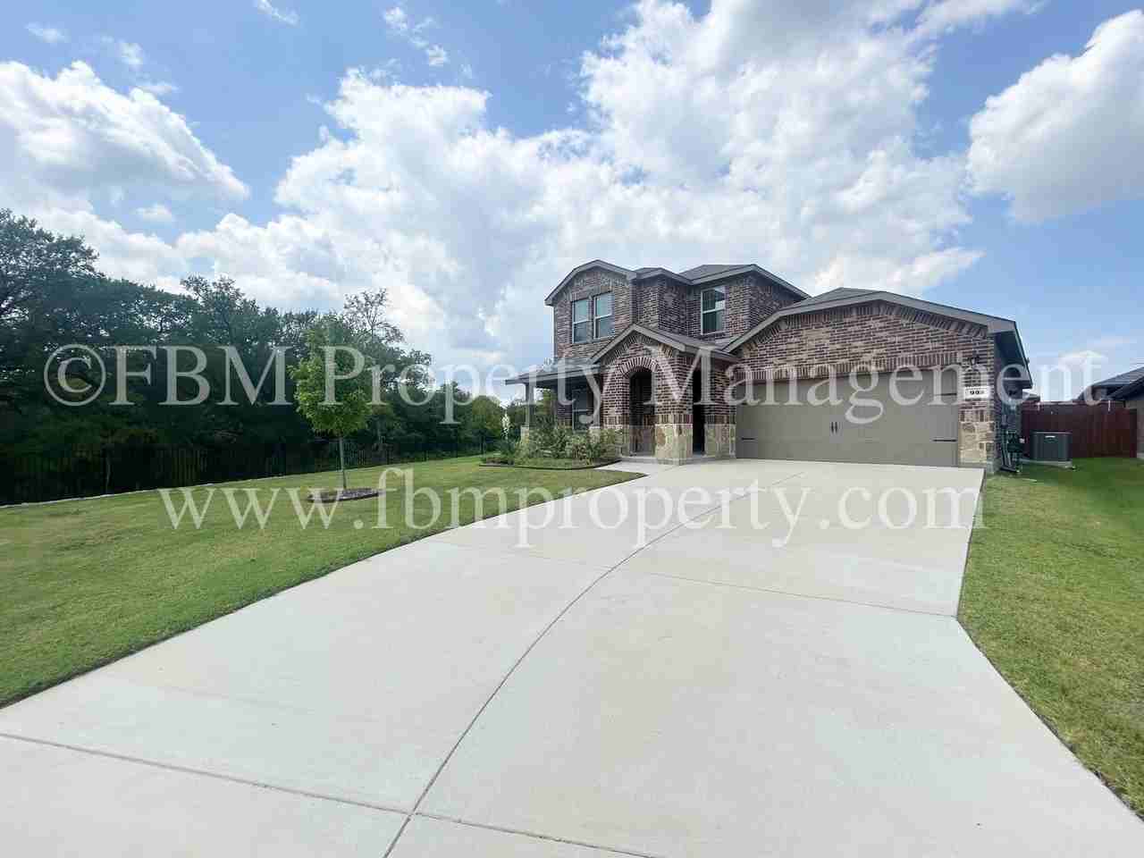 935 Keystone Ct - Photo 2 of 25