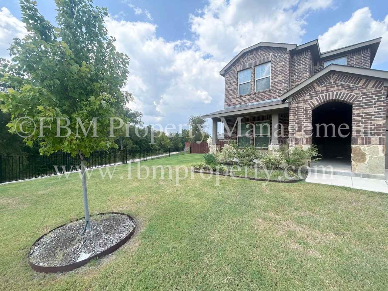 935 Keystone Ct - Photo 3 of 25
