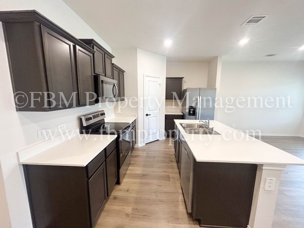 935 Keystone Ct - Photo 7 of 25
