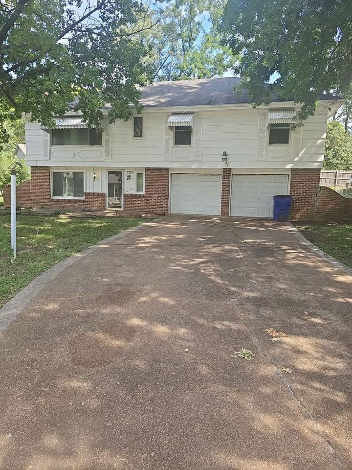 7201 Hardy Ave - Photo 2 of 3