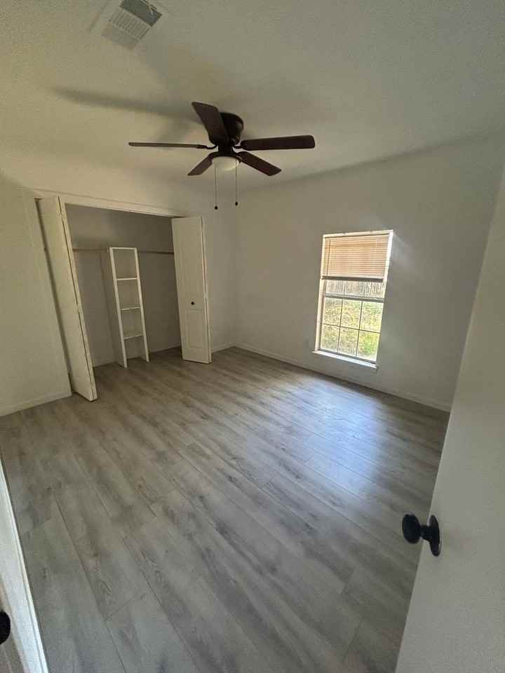 8216 Elkridge Ave - Photo 7 of 20