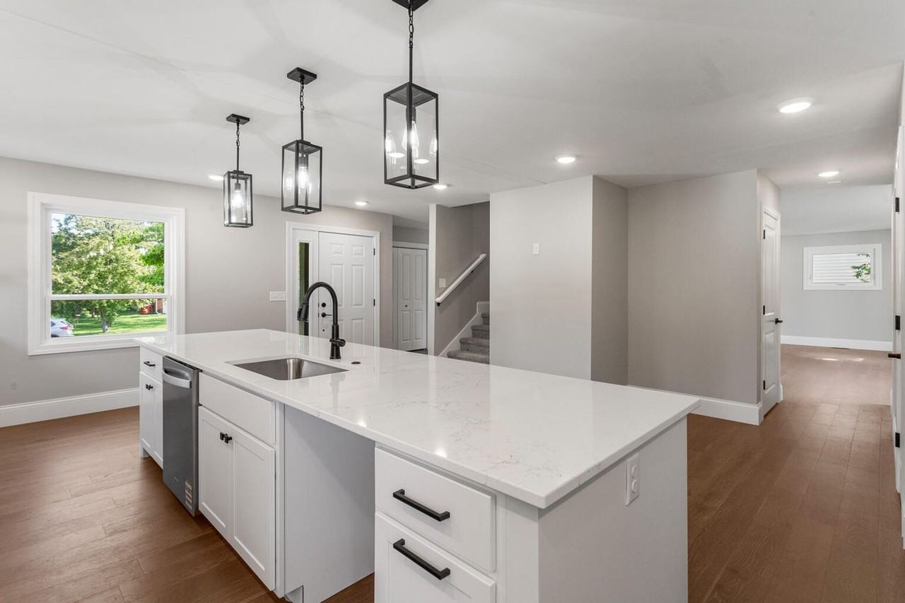 1205 Broadmoor Dr - Photo 7 of 44