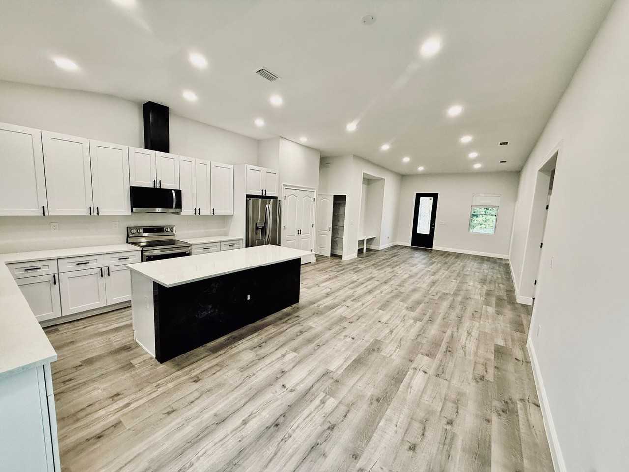 475 La Coco St Sw - Photo 3 of 33