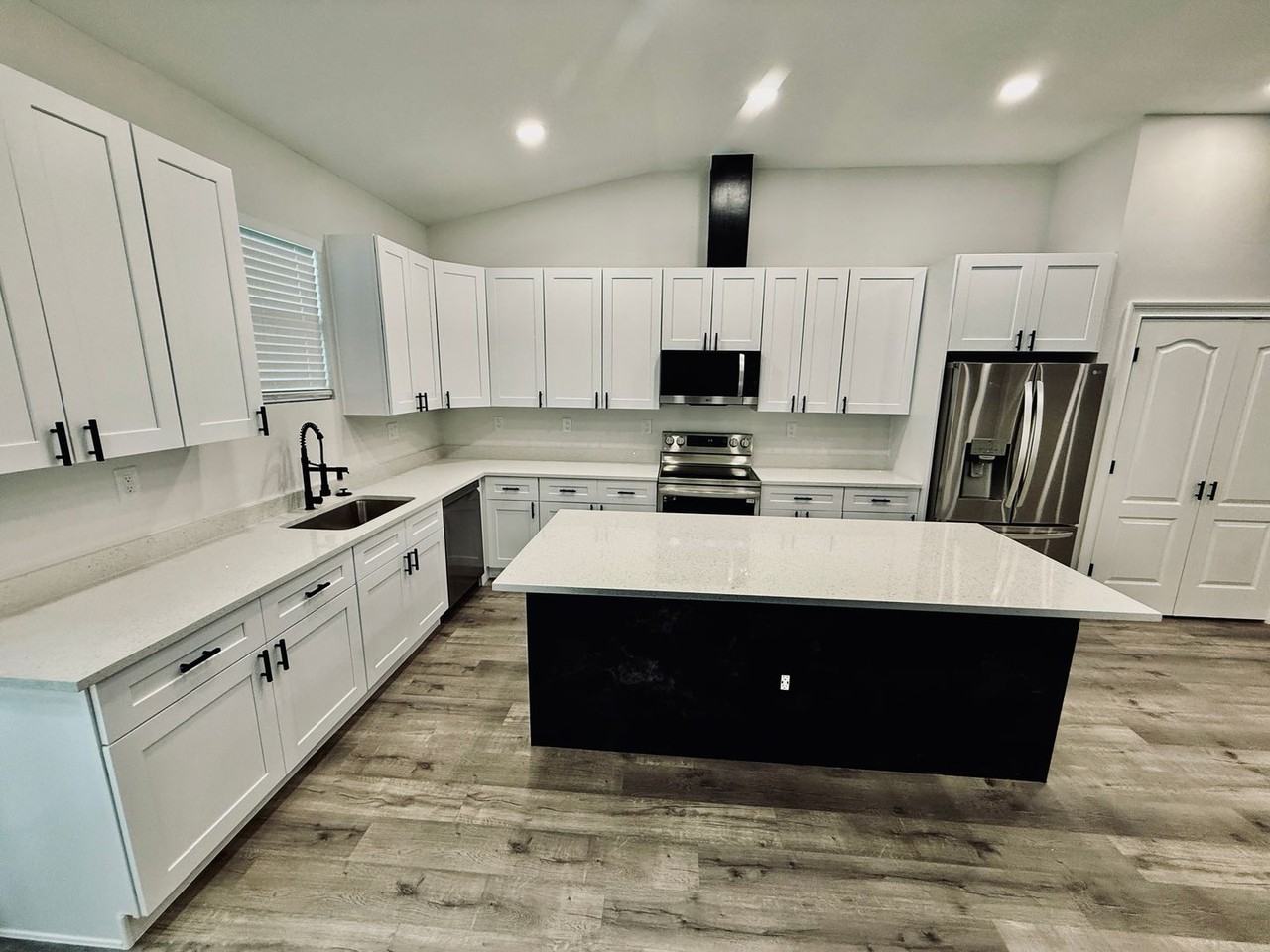 475 La Coco St Sw - Photo 4 of 33