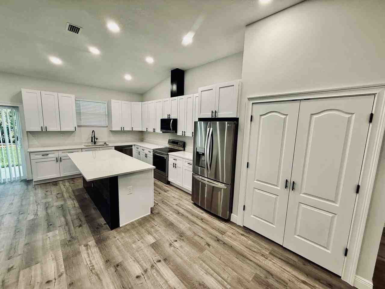 475 La Coco St Sw - Photo 5 of 33