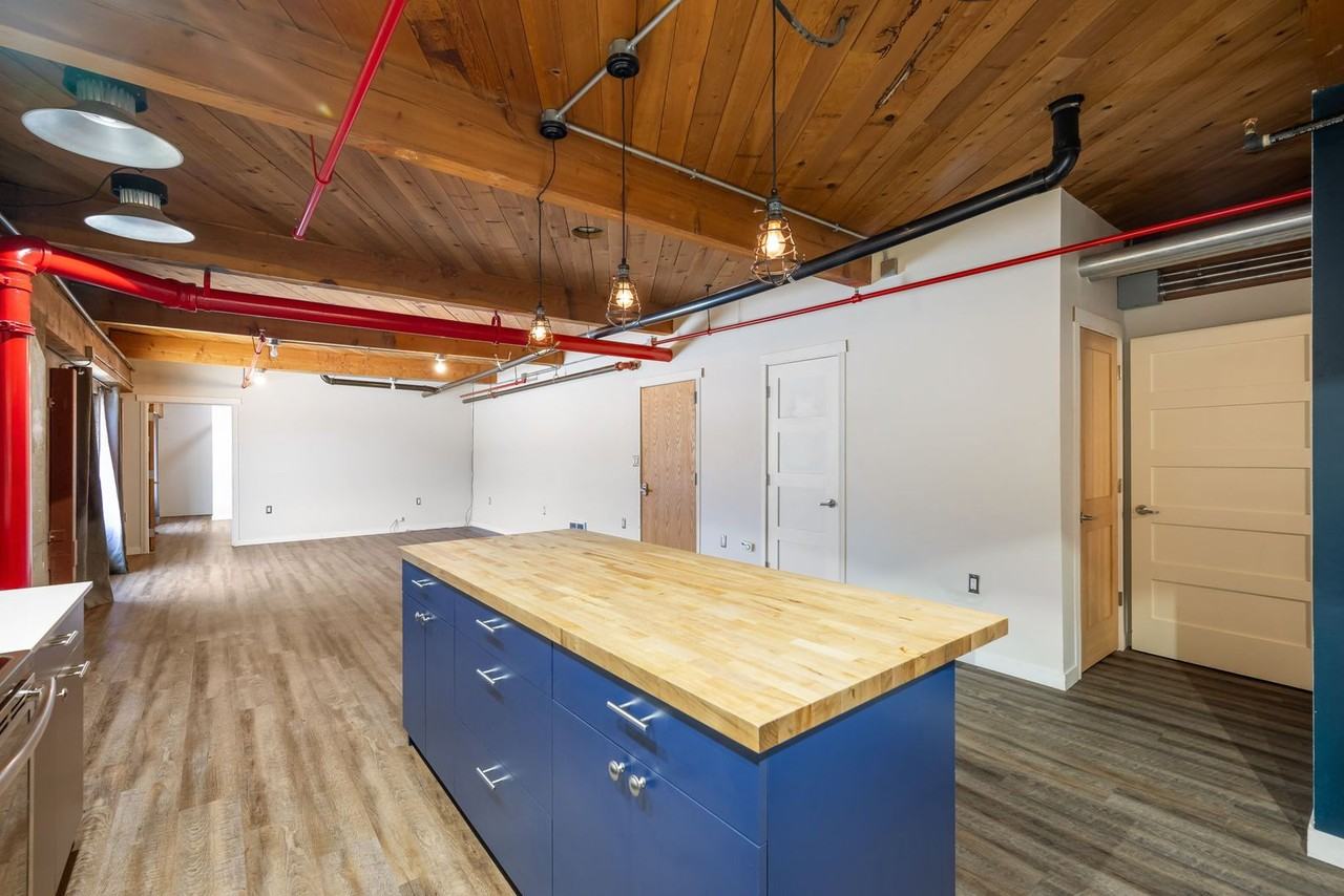 800 S Michigan St - Photo 3 of 20