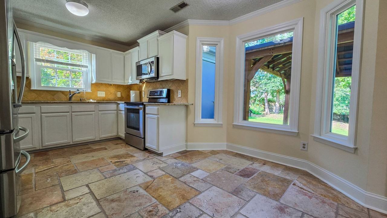 1804 Larkhill Ct - Photo 2 of 14