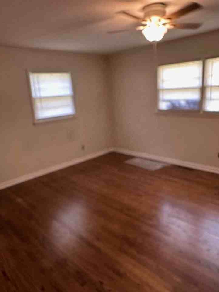 809 Southeast 14th Street - Photo 6 of 17