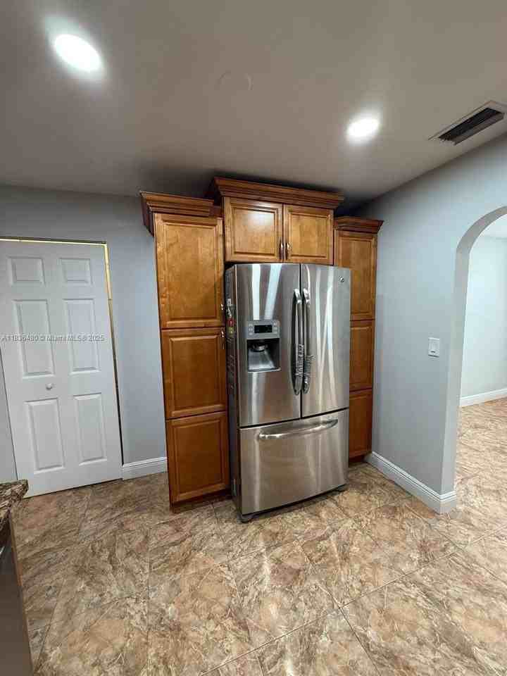 4281 Nw 35th Ter - Photo 4 of 26