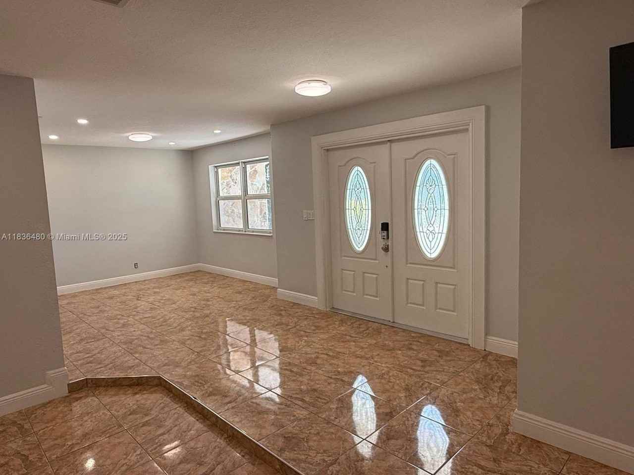 4281 Nw 35th Ter - Photo 5 of 26