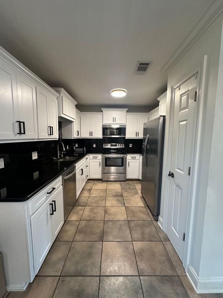 17240 Rennes Rd - Photo 3 of 25