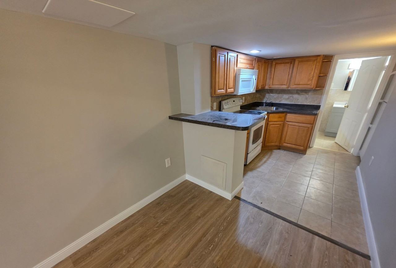 10903 Nandina Ct - Photo 3 of 6