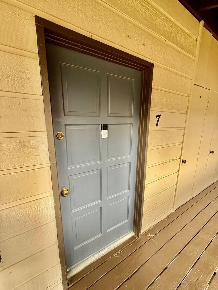 2289 Sierra Nevada Rd - Photo 2 of 38