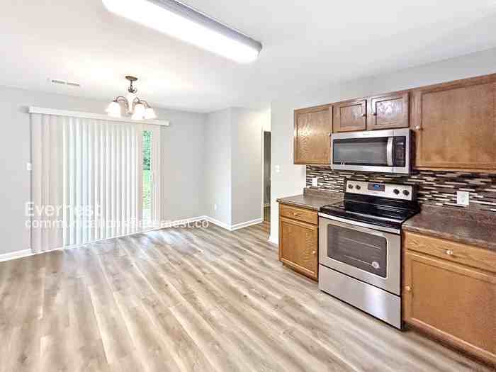 165 Bayside Ln - Photo 2 of 16