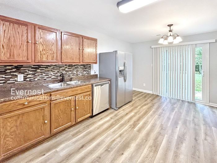165 Bayside Ln - Photo 3 of 16