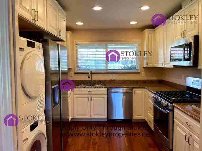 105 Miramonte Dr - Photo 2 of 24