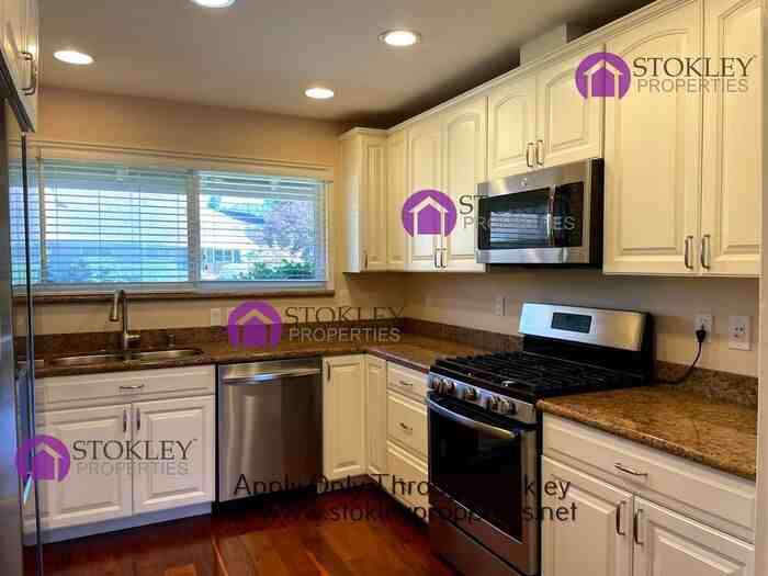 105 Miramonte Dr - Photo 3 of 24