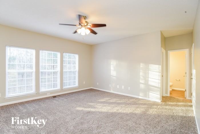 4033 Cascade Dr - Photo 3 of 15