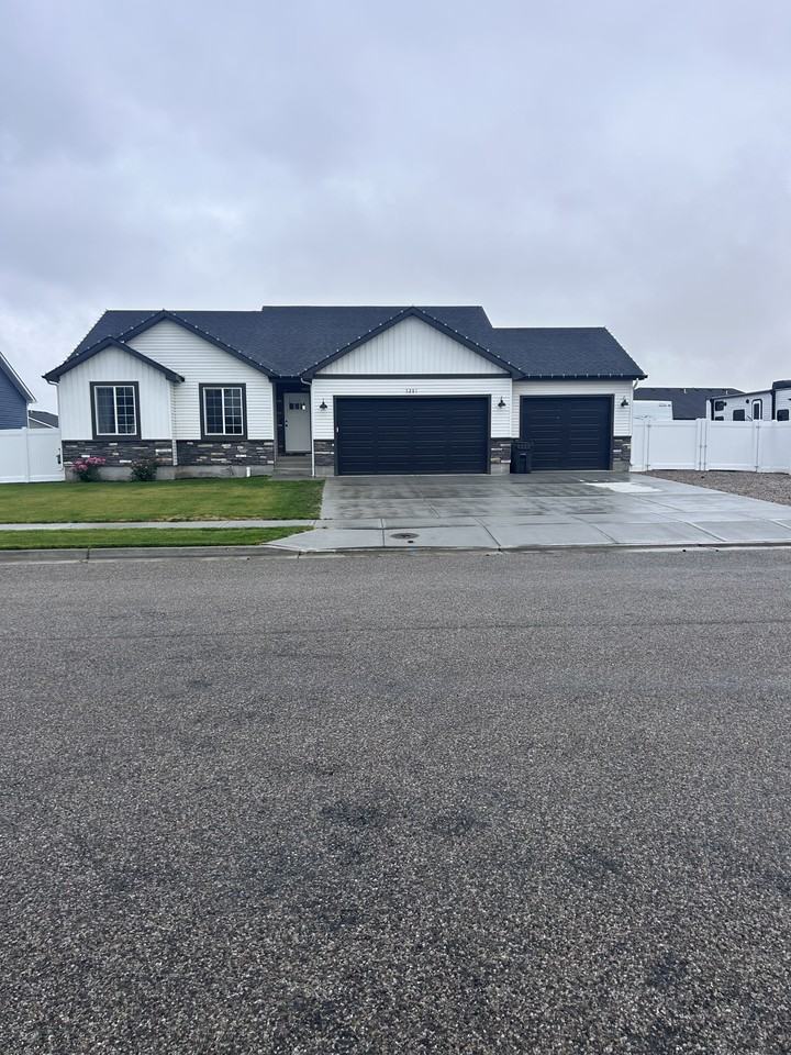 3201 Harlow Dr #NA - Photo 2 of 18
