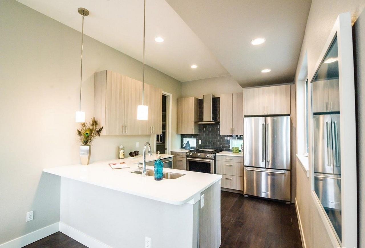 2213 Eliot St - Photo 4 of 32