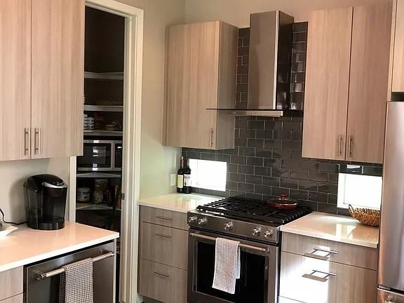 2213 Eliot St - Photo 6 of 32