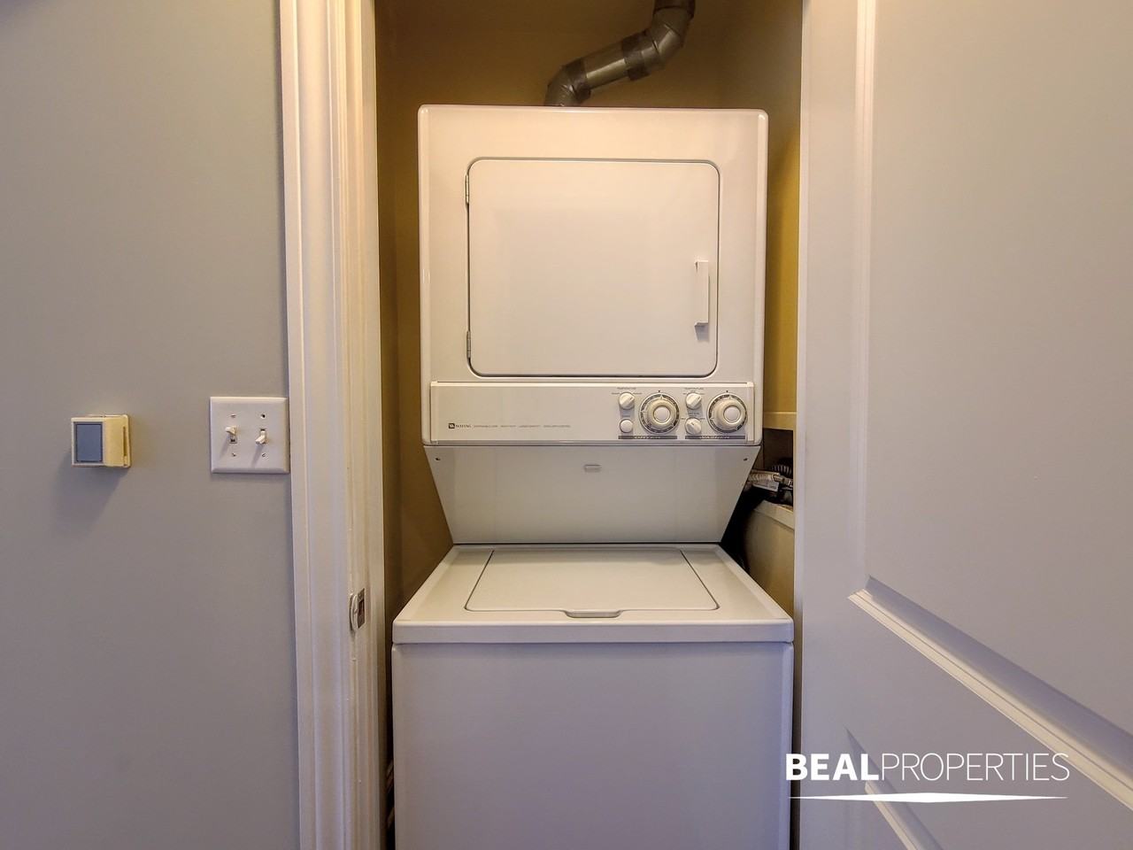 748 W Addison St #N3 - Photo 7 of 8